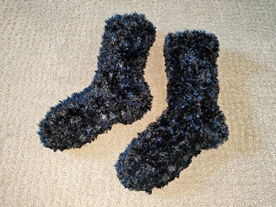 Women Plush Black Non-Slip Socks - Medium - Tags Off