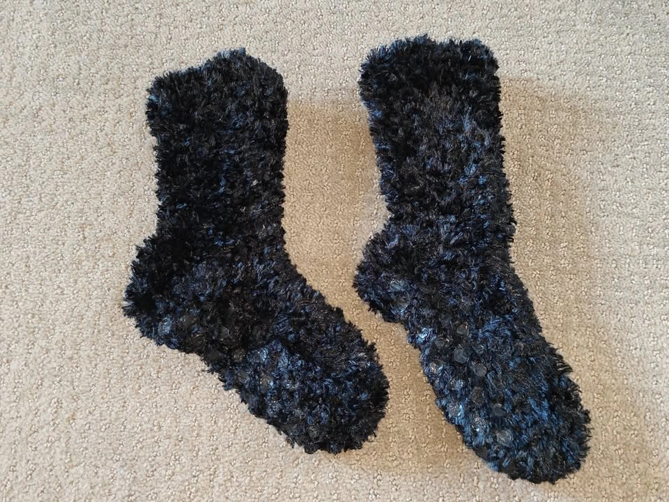 Women Plush Black Non-Slip Socks - Medium - Tags Off - photo 5