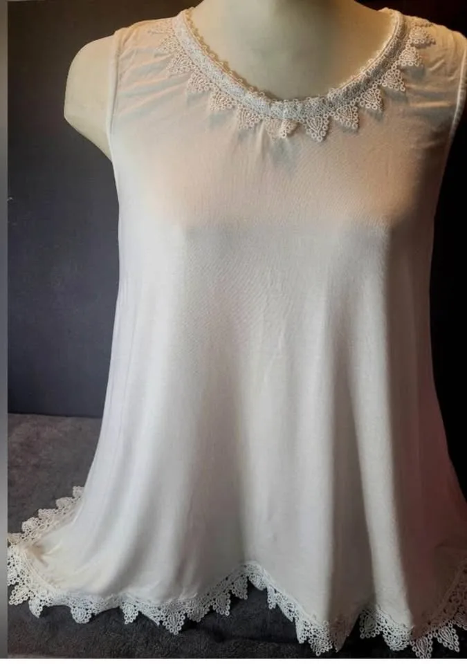 Cielo Blu Elegant Cream Lace Trim Women's Top Size M image indicator(3)