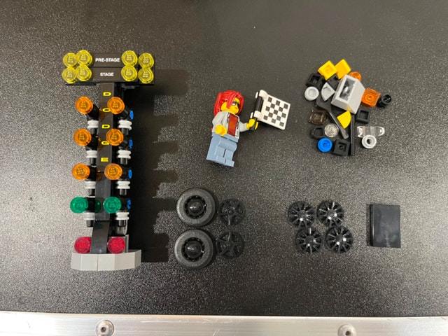 Lego 2018 Dodge Challenger SRT Demon and 1970 Dodge Charger - photo 4