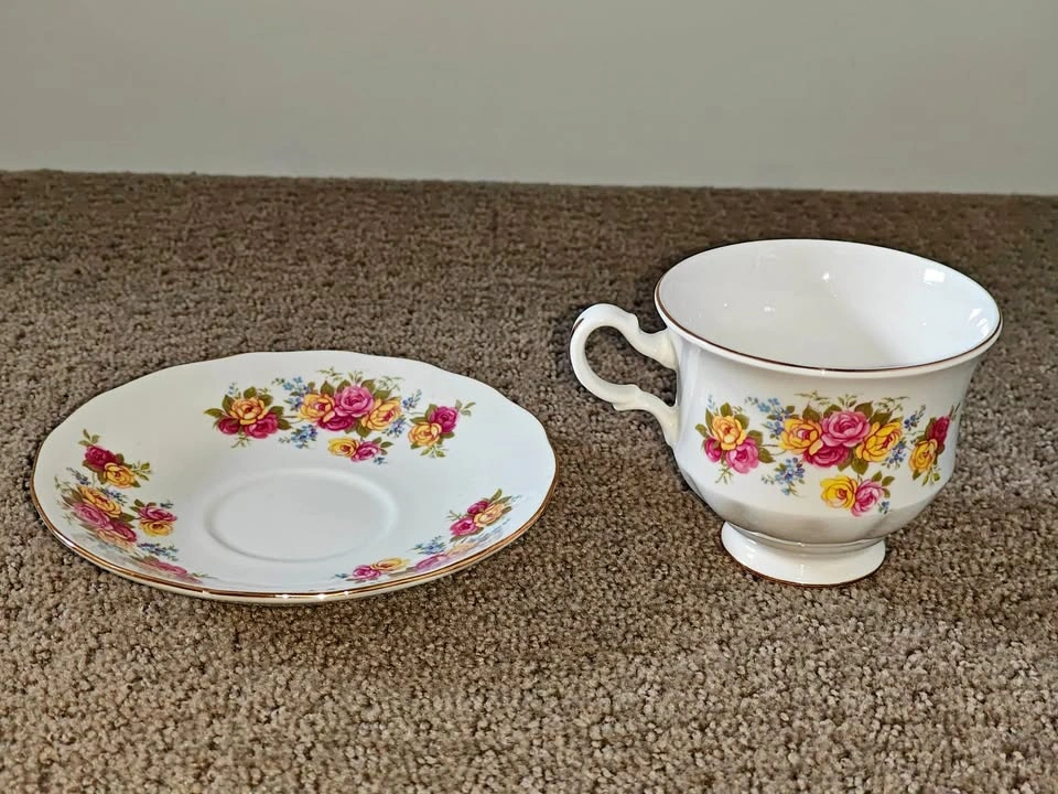 Vintage Tea Cup and Saucer Set - Royal Vale 8587 - Rose Flowers