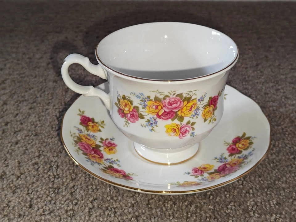 Vintage Tea Cup and Saucer Set - Royal Vale 8587 - Rose Flowers - photo 2