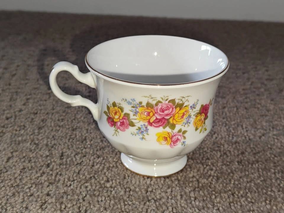 Vintage Tea Cup and Saucer Set - Royal Vale 8587 - Rose Flowers - photo 3