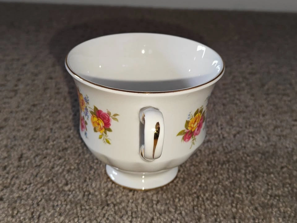 Vintage Tea Cup and Saucer Set - Royal Vale 8587 - Rose Flowers - photo 4