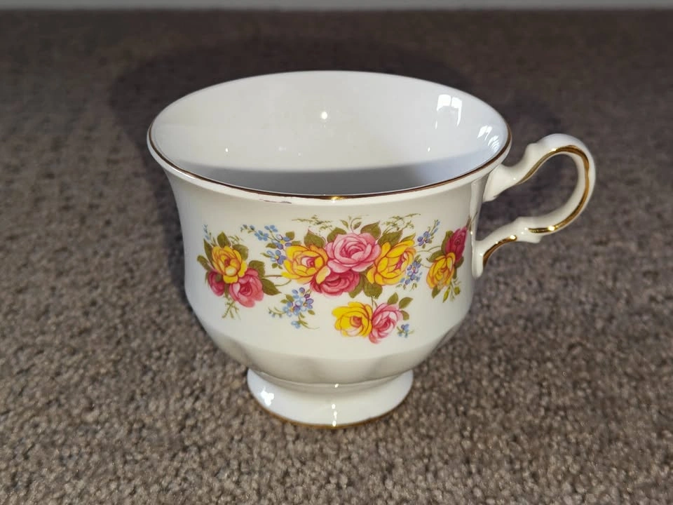 Vintage Tea Cup and Saucer Set - Royal Vale 8587 - Rose Flowers - photo 5