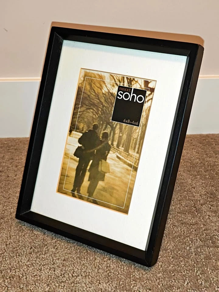 Modern Style Solid Wood Picture Frame – Fits 4x6 to 6x8 Photo