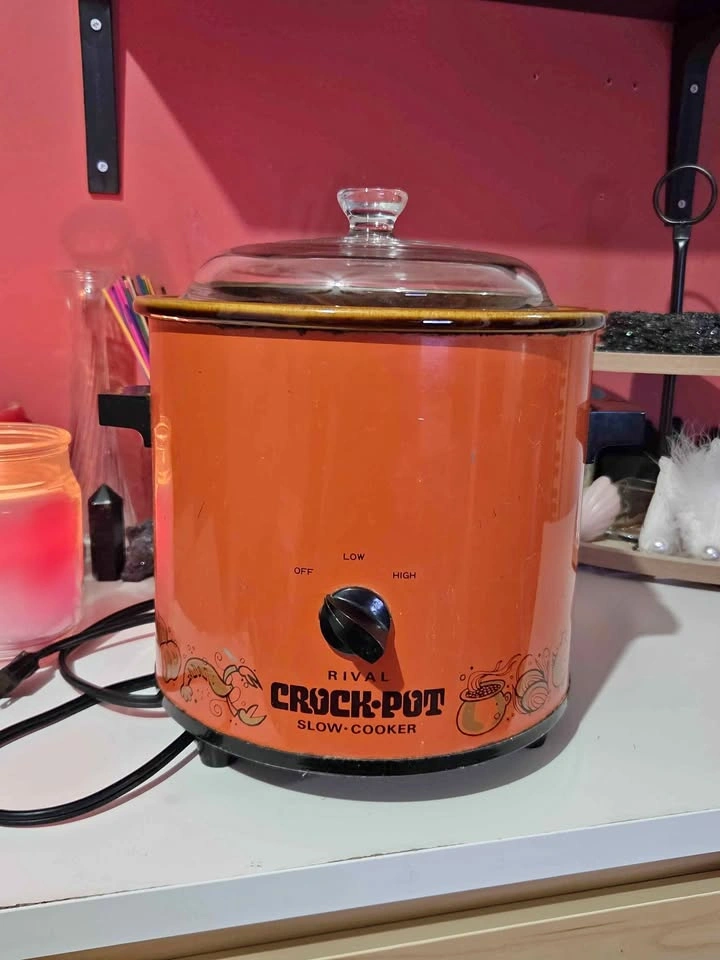 Vintage 1970s Orange Rival Crockpot