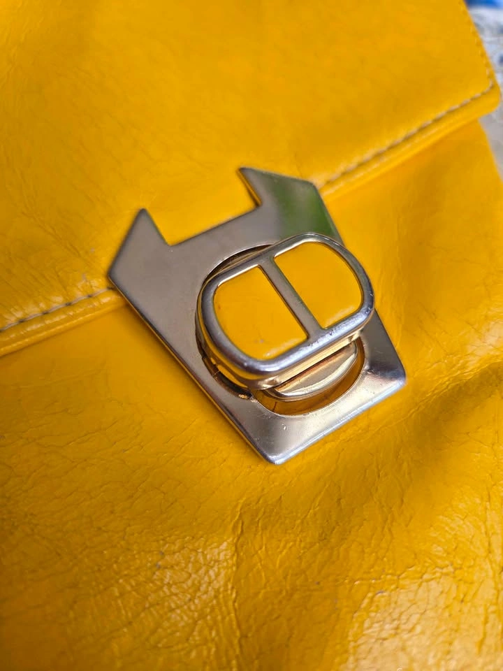 Vintage 1960s Julius Resnick Yellow Clutch - photo 3