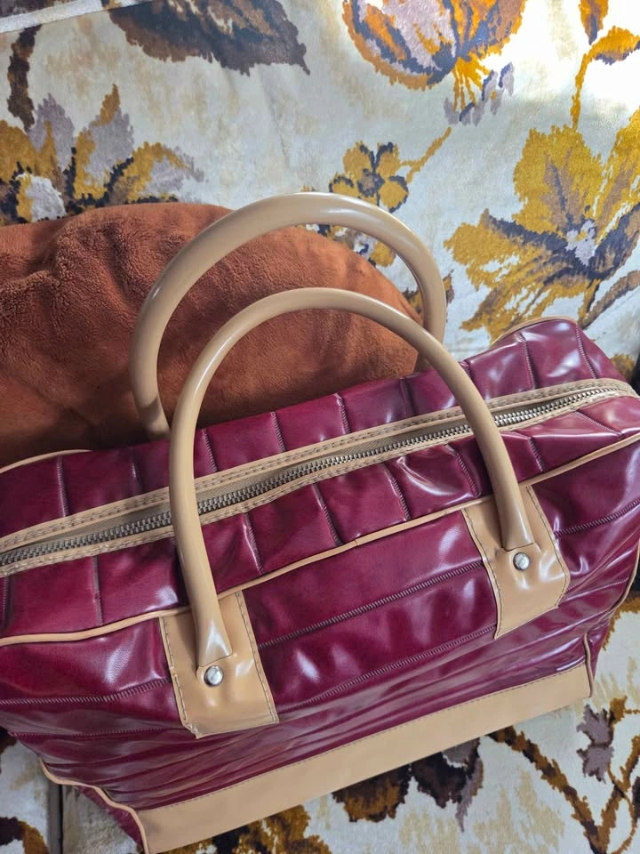 Vintage 1970s Red Vinyl Travel Tote Bag - photo 3