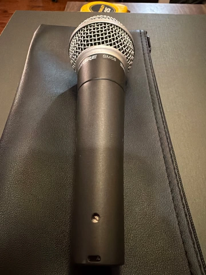 Shure SM58 Dynamic Vocal Microphone with XLR Cable & Pouch - photo 2