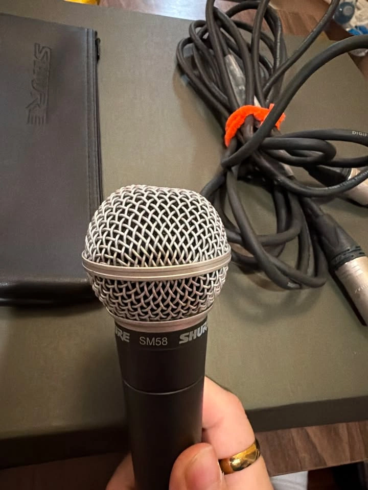 Shure SM58 Dynamic Vocal Microphone with XLR Cable & Pouch - photo 3
