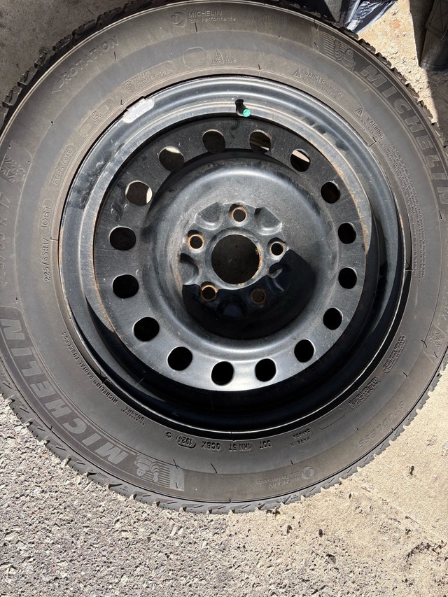 Set of Michelin X-Ice Snow SUV Tires 225/65R17 on rims - photo 3