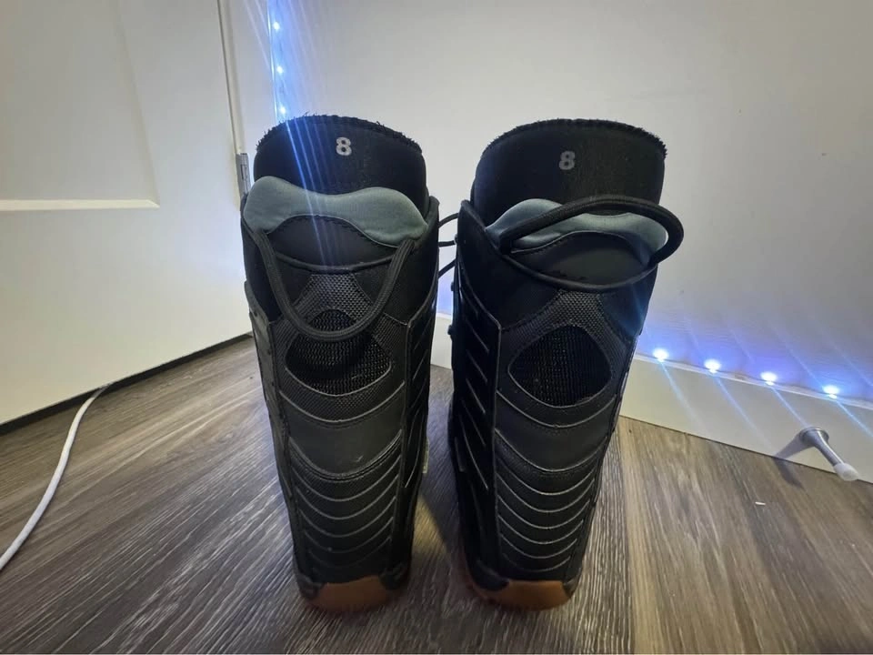 Snowboard Boots Size 8 - photo 3