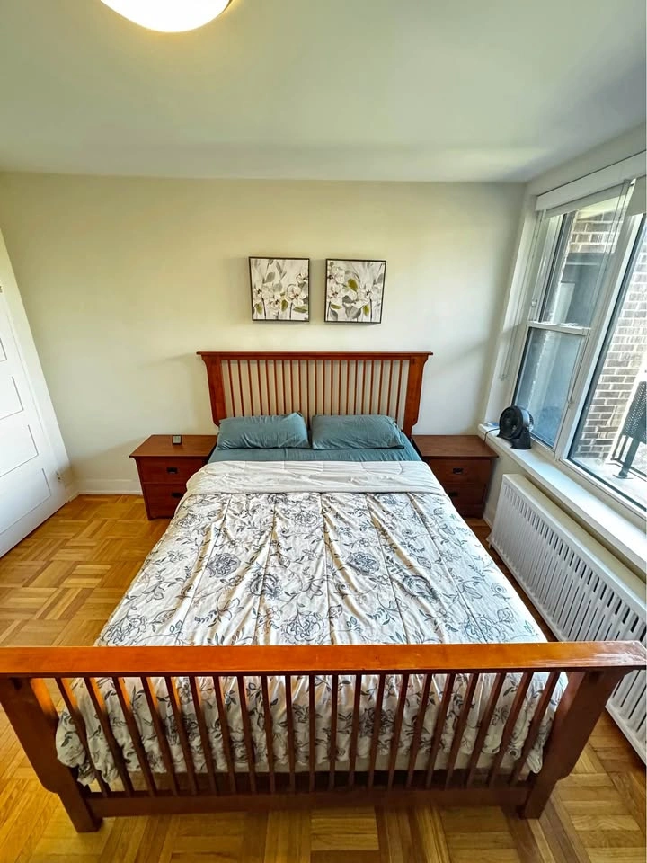 MOVE OUT SALE: Queen Bedroom Set