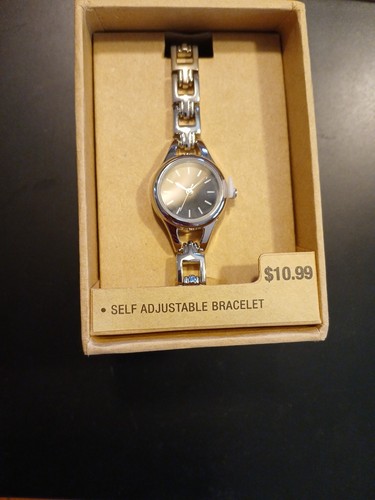 Lady’s Wristwatch, Self Adjustable Bracelet New W/box