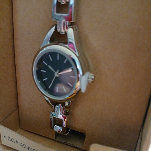 Lady’s Wristwatch, Self Adjustable Bracelet New W/box - photo 3