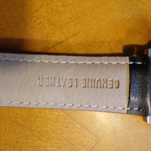 YAZOLE Luxury Watch with Genuine Leather Band - Needs Battery - photo 3
