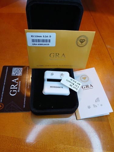 925 3mm GRA Moissanite Stud Earrings With Black Velvet Case - photo 4
