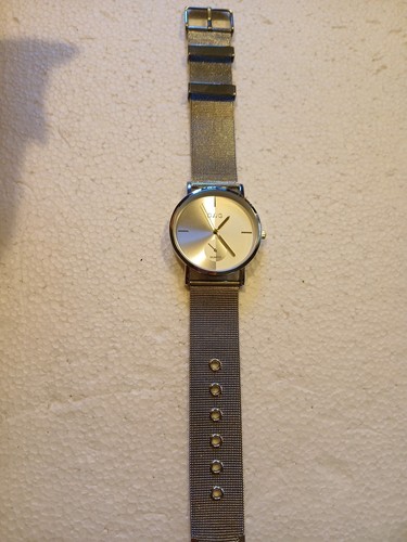 DWG womens silver watch has a brand new battery - photo 2