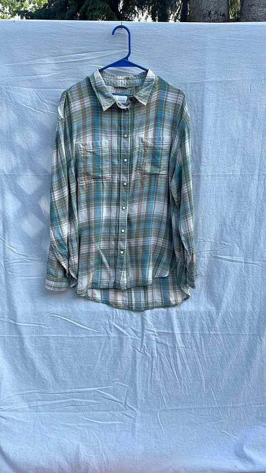 American Eagle Plaid Button-Up Shirt
