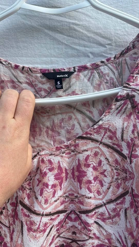 Hurley Pink Patterned Cap Sleeve Shirt - photo 4