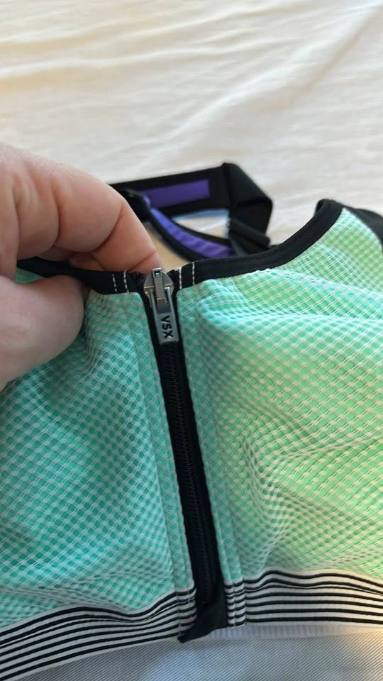 Victoria’s Secret Front Closure Sports Bra - photo 2