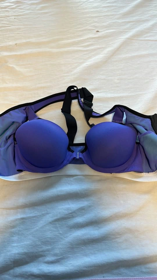 Victoria’s Secret Front Closure Sports Bra - photo 3