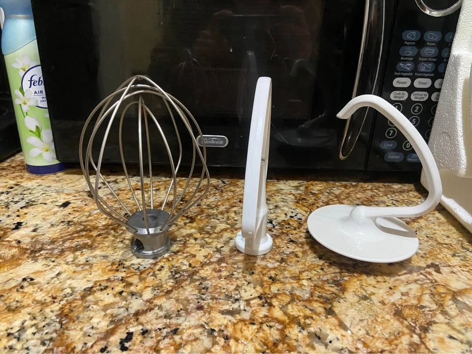 Deluxe 4.5 Quart Tilt-Head Stand Mixer - photo 4