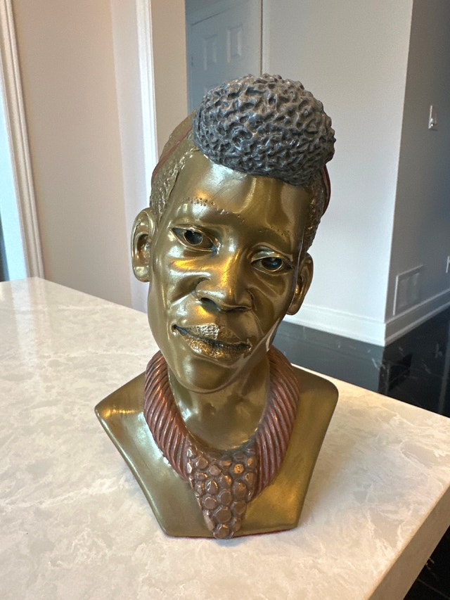"Maasai Bust" by James Tandi. Signed, 27th of 300. - photo 2