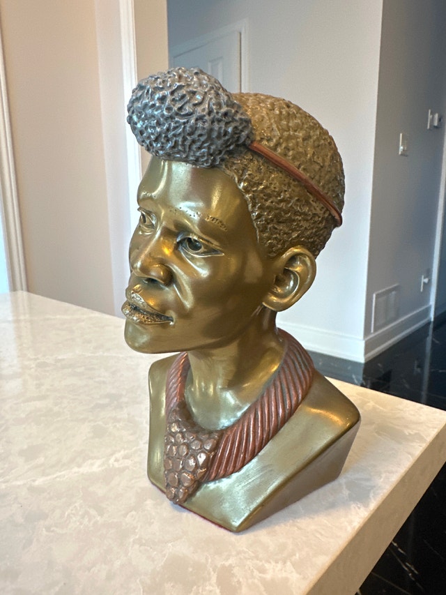 "Maasai Bust" by James Tandi. Signed, 27th of 300. - photo 3