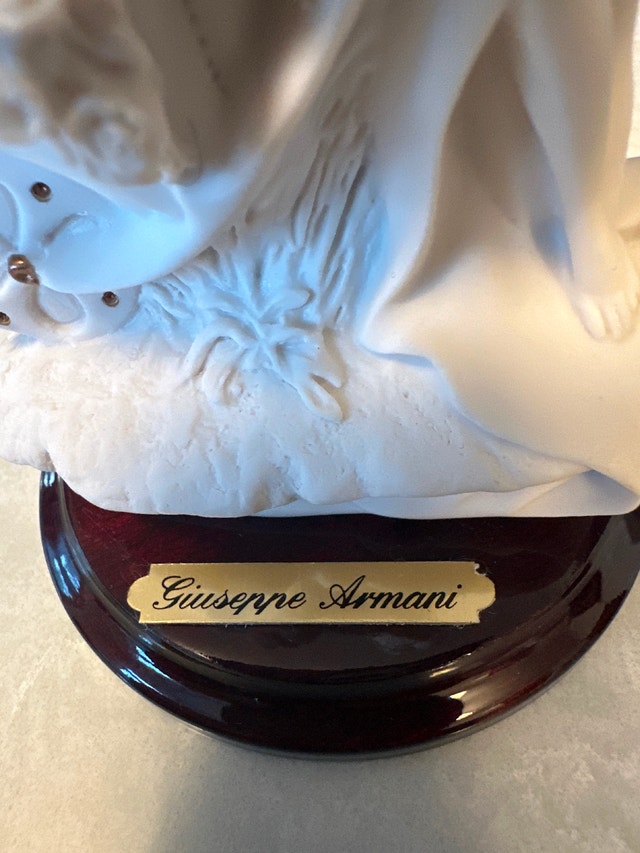 Vintage 1992 Giuseppe Armani miniature porcelain figurine - photo 3