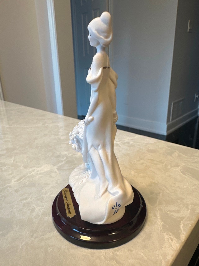 Vintage 1992 Giuseppe Armani miniature porcelain figurine - photo 4