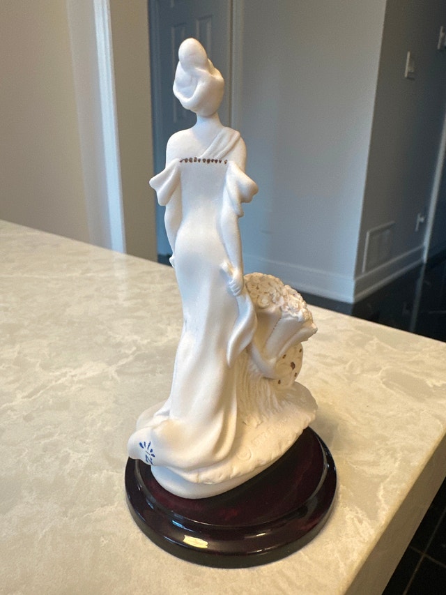 Vintage 1992 Giuseppe Armani miniature porcelain figurine - photo 5