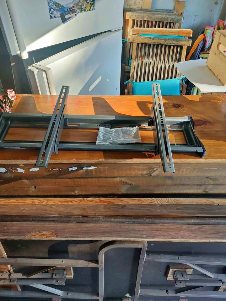 Stationary Flat Screen TV Mount