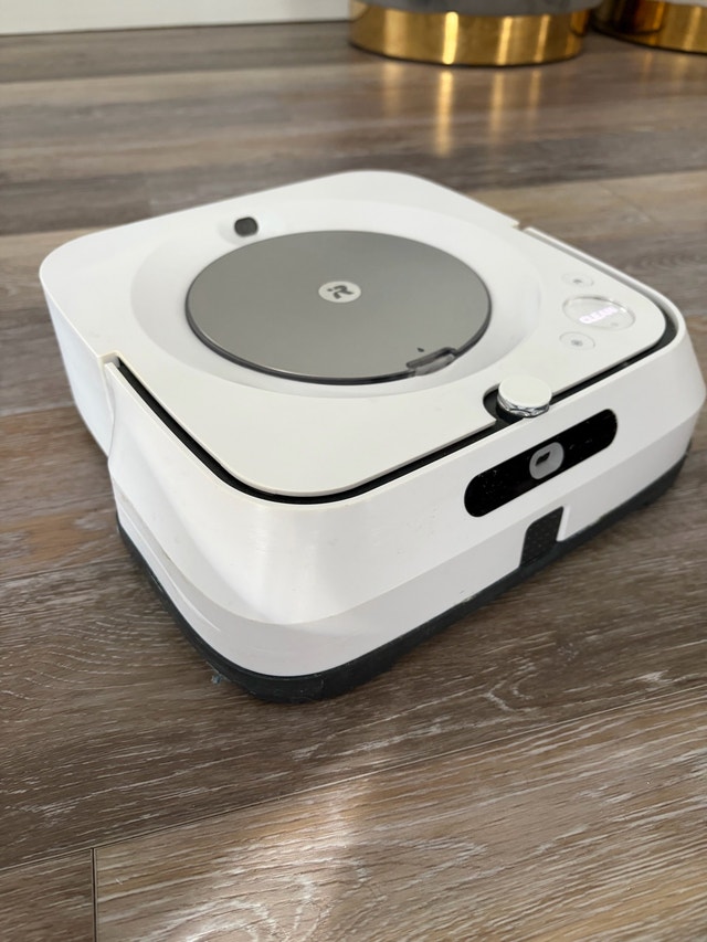 iRobot Roomba i7 Vacuum + Braava Jet m6 Robot Mop Bundle