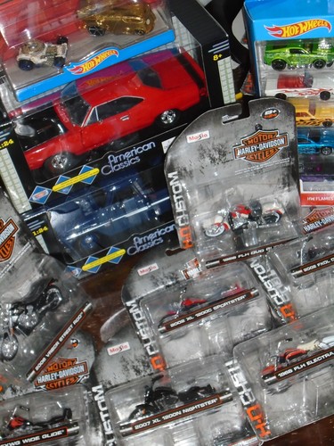 MAISTO/MOTOR MAX/HOT WHEELS LOT, HARLEY DAVIDSON, DODGE, CHEVY,