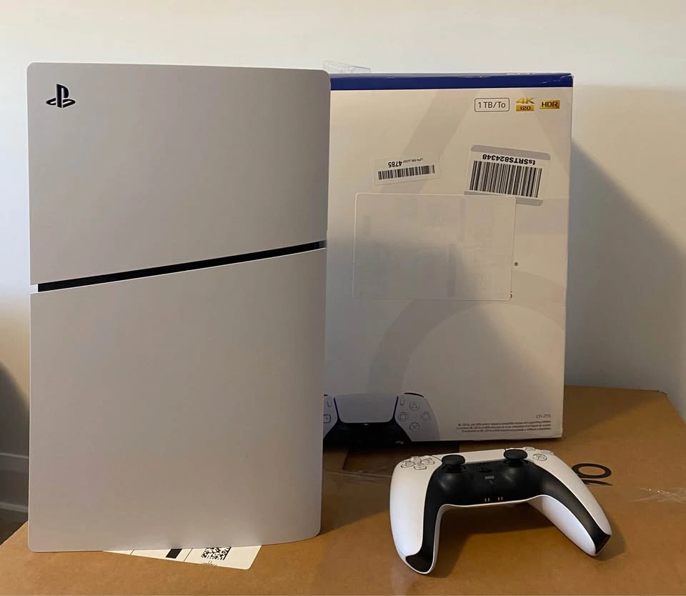 PlayStation 5 (1TB Slim Disc Edition) + 2 Games Bundle - photo 3