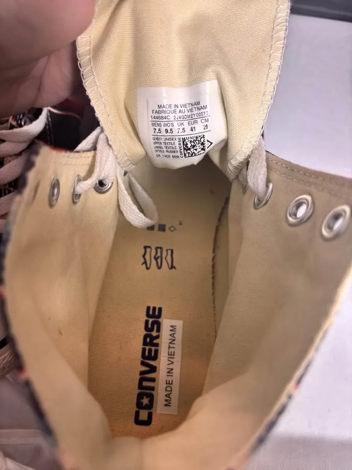 Converse Chuck Taylor HI Top Unisex Woman 9.5, Men 7.5 image indicator(4)