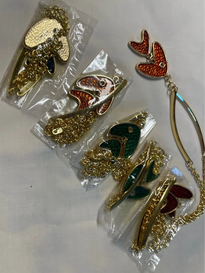 Brand New 6pc Layered Fish Pendant Necklace Lot - Boutique Deads - photo 2