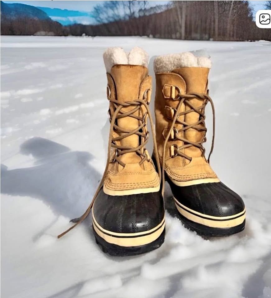 SOREL Caribou woman’s size 7 snow boots in a great condition