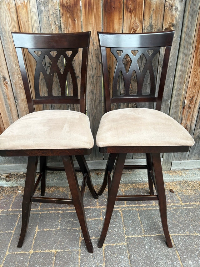 Swivel Bar Stools