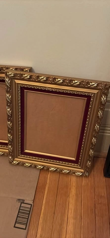 Gold painted Vintage picture frames. Set of 2 - photo 2