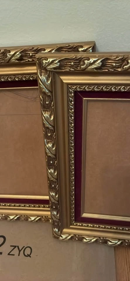 Gold painted Vintage picture frames. Set of 2 - photo 4