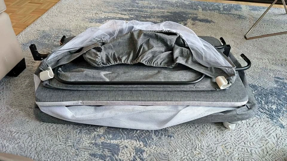 Baby Bassinet + sheets & mattress protector