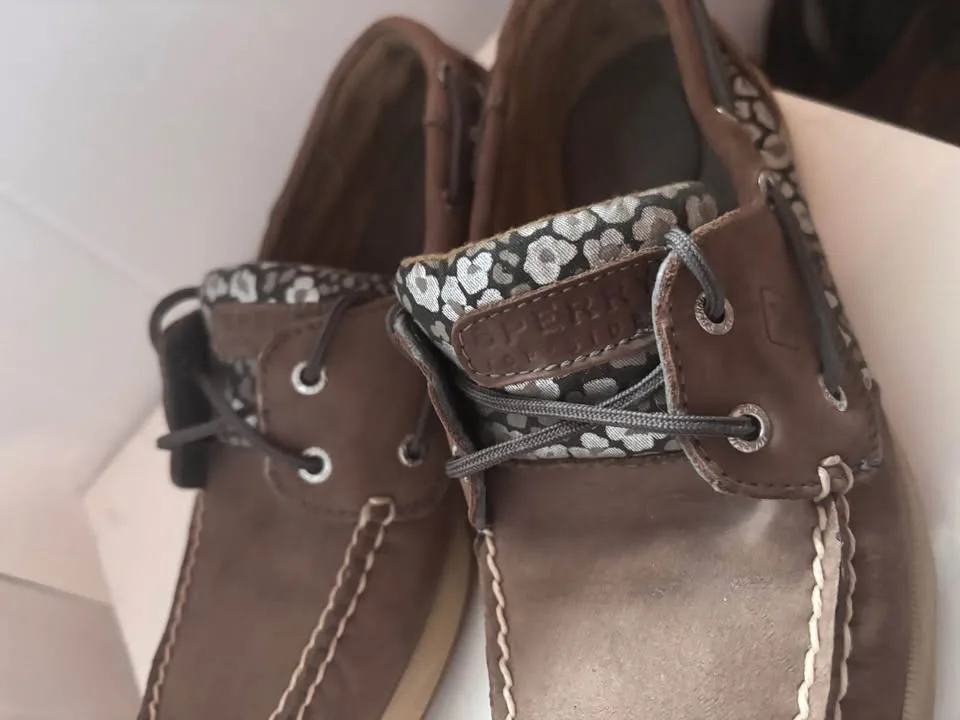 Sperry Woman 2015 shoes in excellent condition image indicator(3)