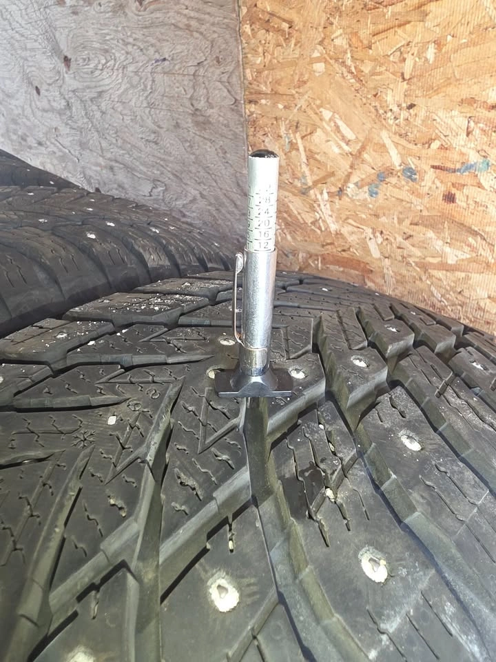 235/60R18 Nokian Hakkapeliitta 10 SUV - photo 2