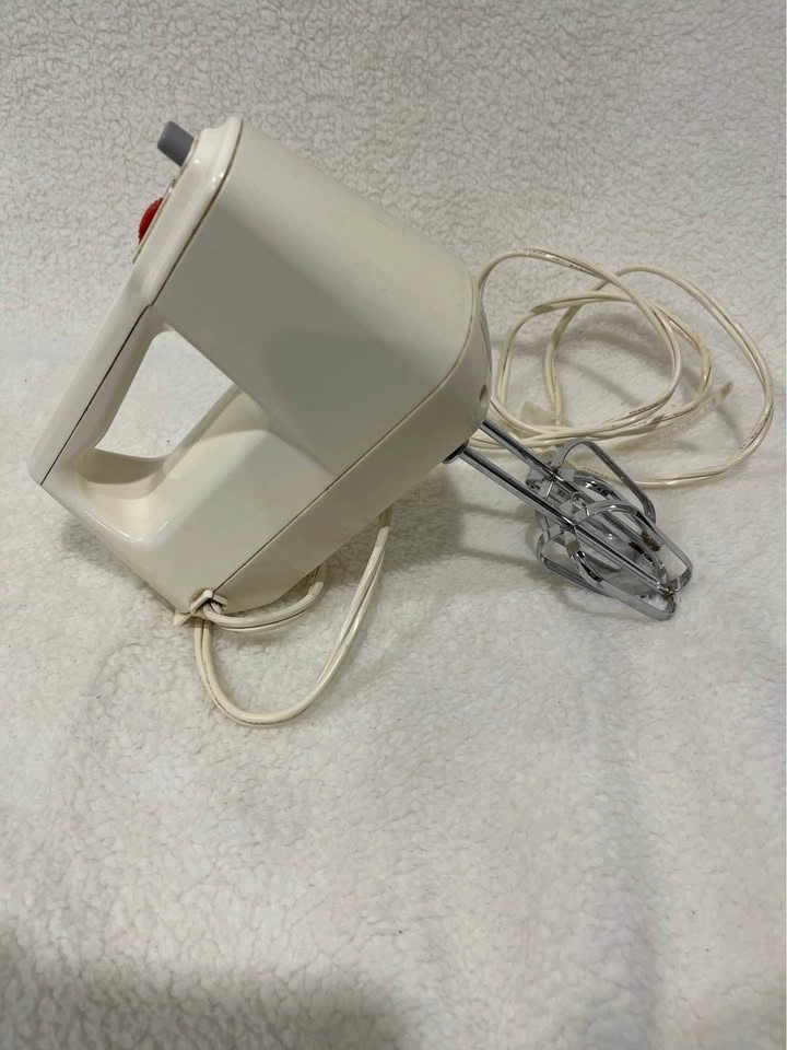 Vintage Sunbeam Hand Mixer - photo 2