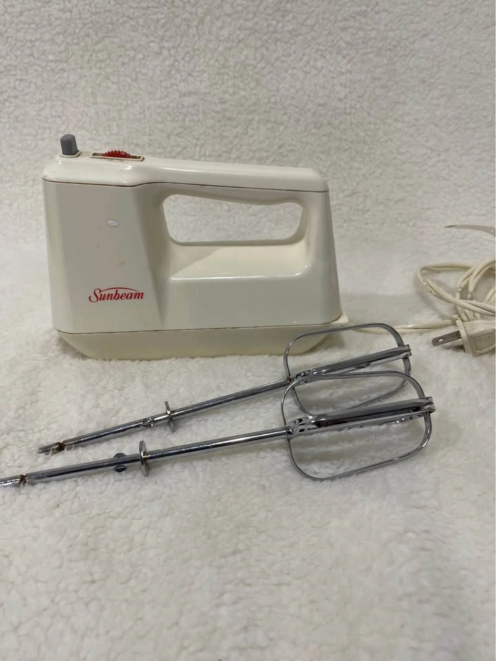 Vintage Sunbeam Hand Mixer - photo 3