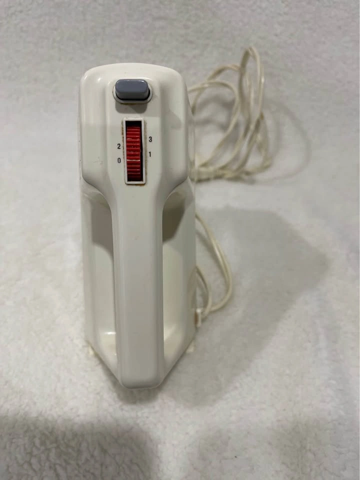 Vintage Sunbeam Hand Mixer - photo 4