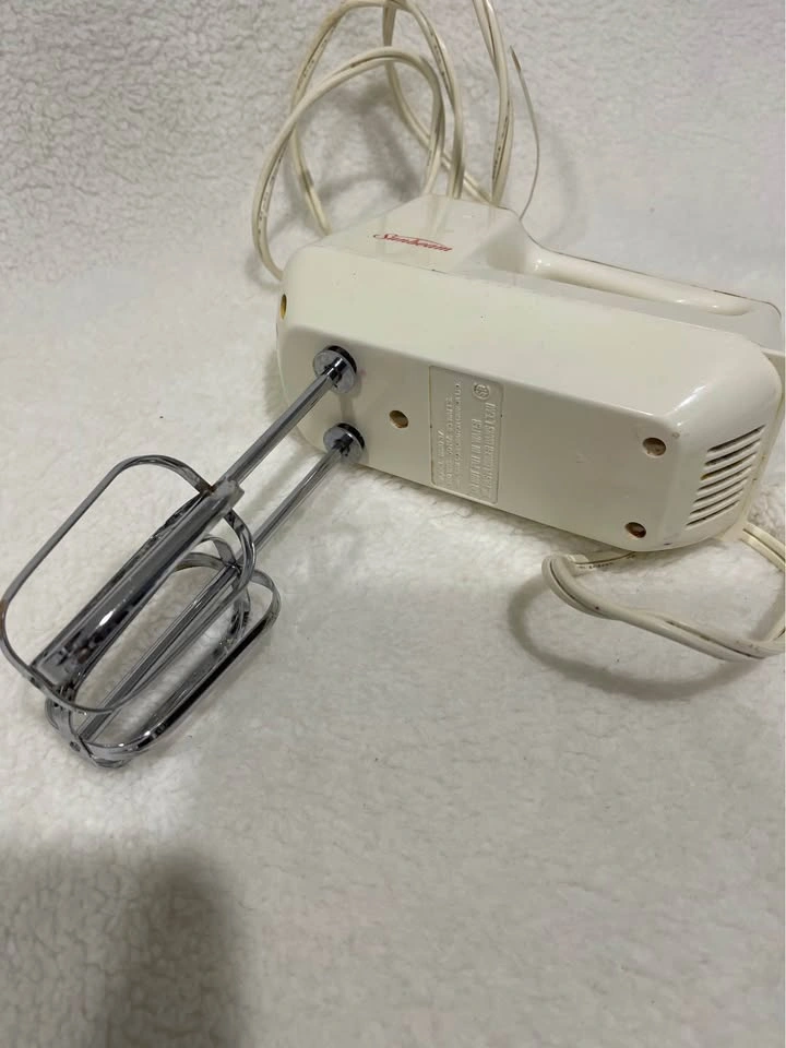 Vintage Sunbeam Hand Mixer - photo 5